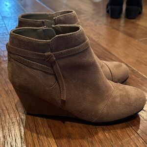 Girl’s Tan Suede Ankle Boots
